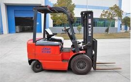 電動(dòng)叉車(chē)電池的五個(gè)維護小貼士